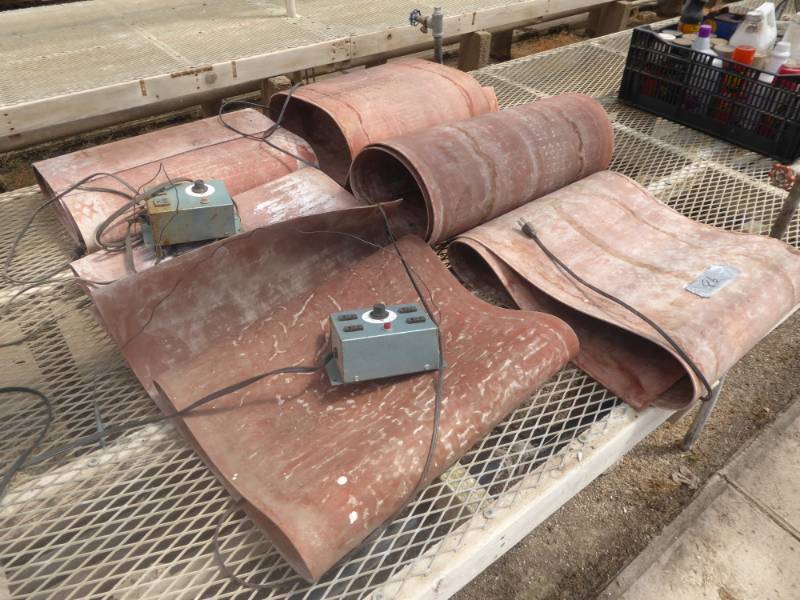 lot 86 image: Lot of Five Heat Mats with Two Thermostats