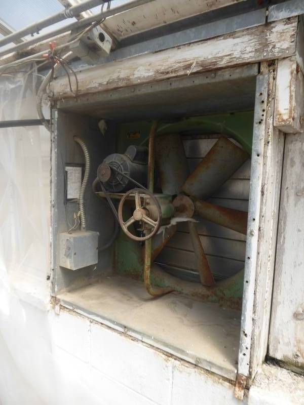 lot 101 image: 3 Electric Vent Fan