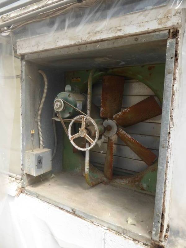 lot 102 image: 3 Electric Vent Fan