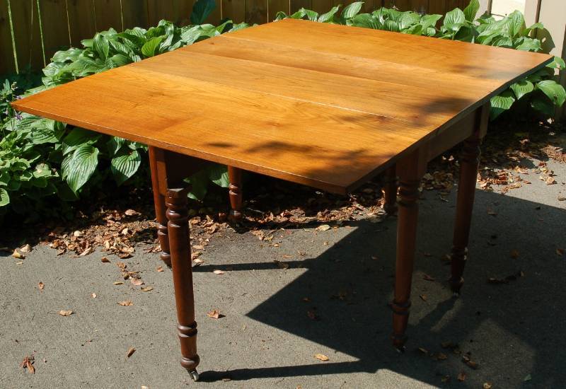 lot 30 image: Classic Drop Leaf Table