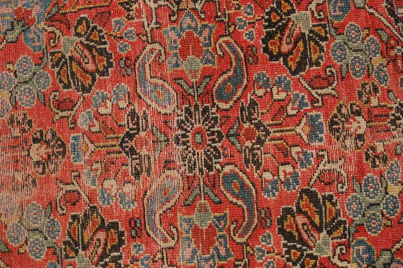 lot 20 image: Traditional Wool Area Rug