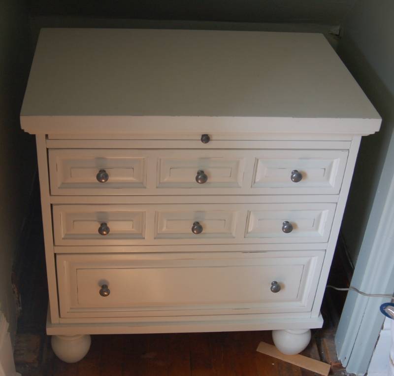 lot 59 image: Modern White Dresser