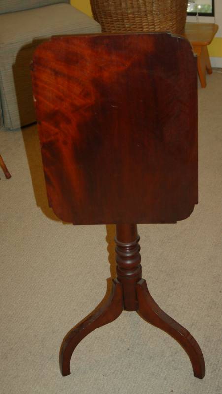 lot 31 image: Mahogany Tilt Top Side Table