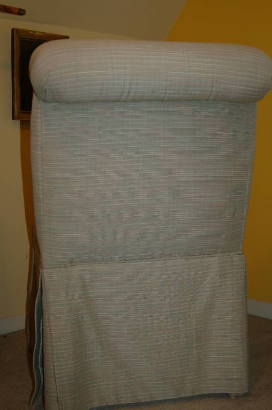 lot 62 image: Comfortable Slipper Chair