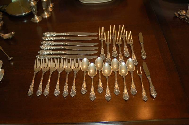 lot 4 image: Wallace Sterling Silver Flatware Sir Christopher Service for 6  27 Pieces, 770g