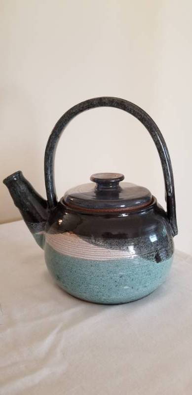 lot 52 image: Vintage Teapot Collection  Lot of 4
