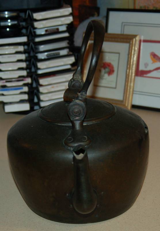 lot 44 image: Antique Bronze Kettle