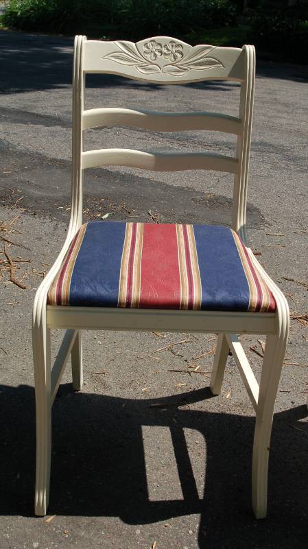 lot 33 image: Set of 6 Carved French Vanilla Dining Chairs
