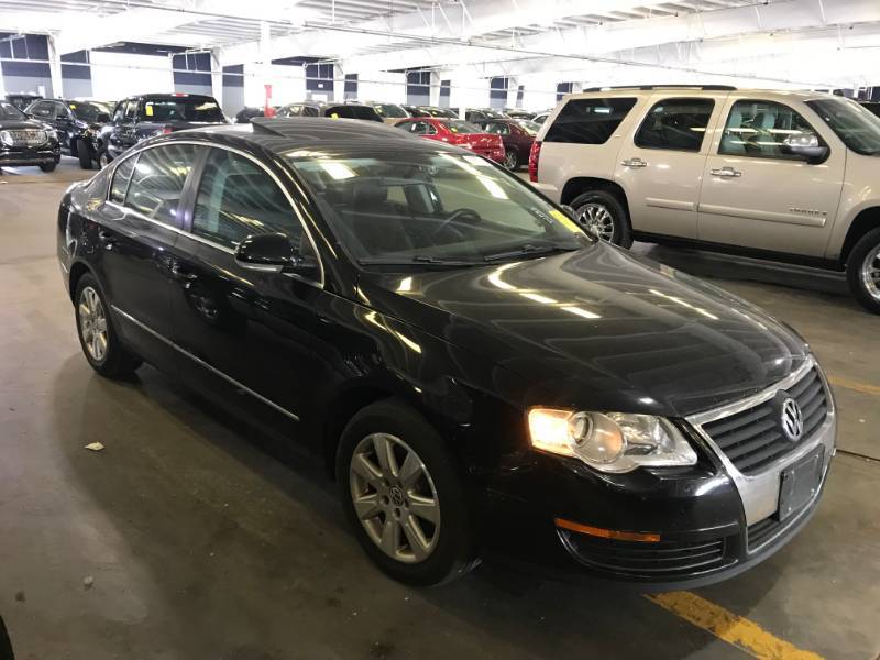 lot 4 image: 2006 Volkswagen Passat 2.0T