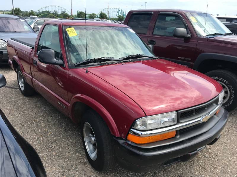 lot 12 image: 1998 Chevrolet S10 4x2
