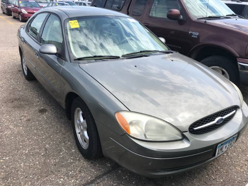 lot 18 image: 2003 Ford Taurus SES