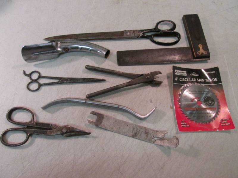 lot 12 image: Lot of Misc Hand Tools Etc.  F-0...