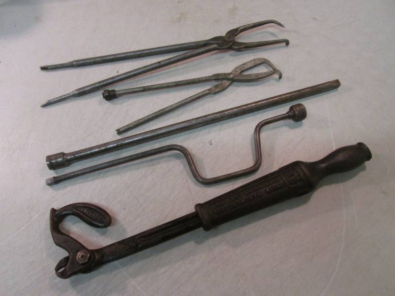lot 13 image: Lot of Misc Tools  F-0...