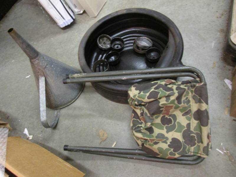 lot 14 image: Folding Seat and Oil Changing Tools...