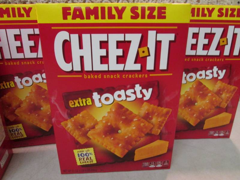 lot 60 image: 4 Family Size Boxes of Cheez-It Ext...