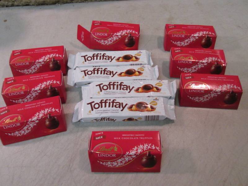 lot 96 image: Assorted Candy  B-2...