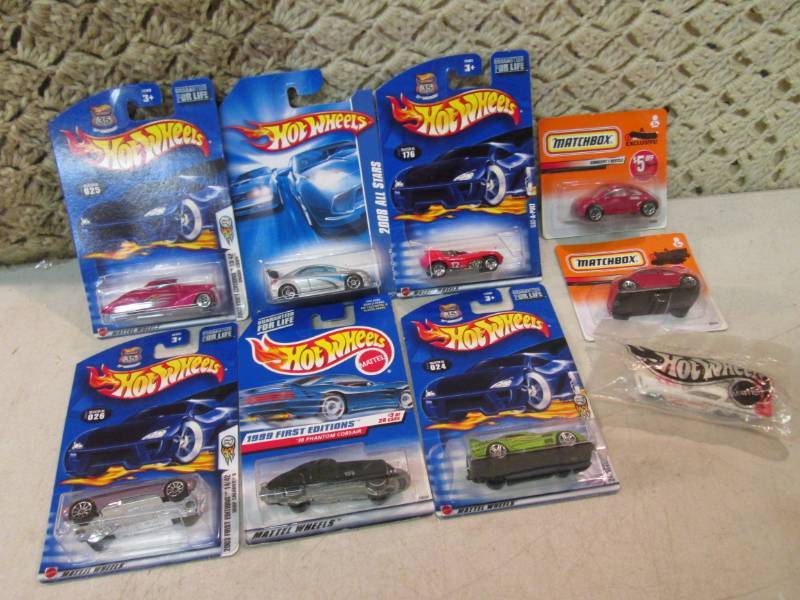 lot 114 image: Lot of Hot Wheels and Matchbox Cars...