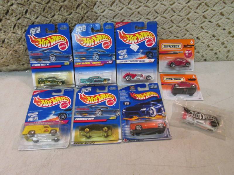 lot 115 image: Lot of Hot Wheels and Matchbox Cars...