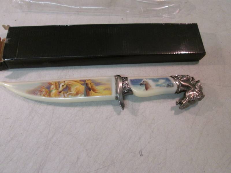 lot 119 image: 13 Decorative Horse Knife with Sca...
