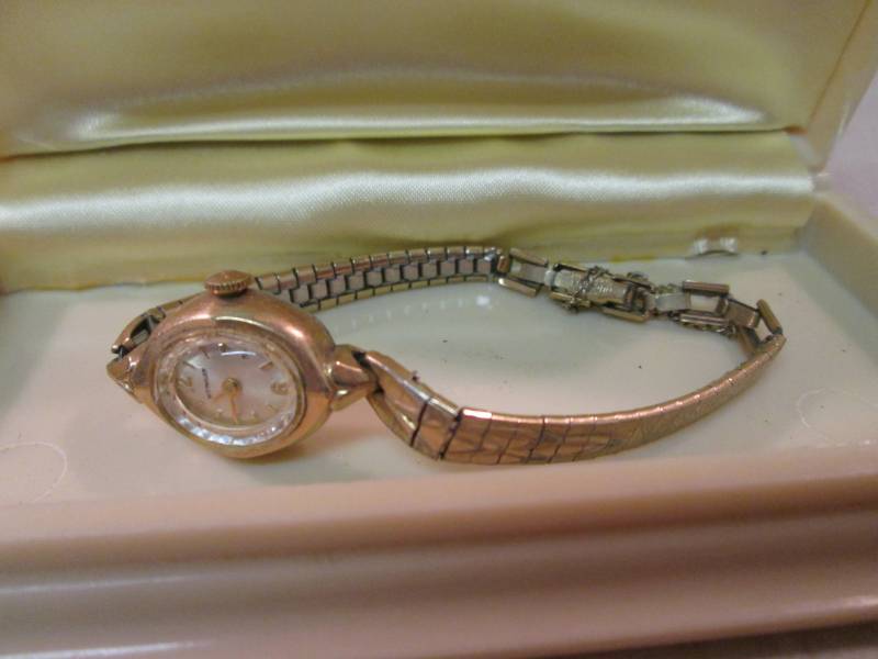 lot 124 image: Vintage Wittnauer 10K Gold Ladies W...