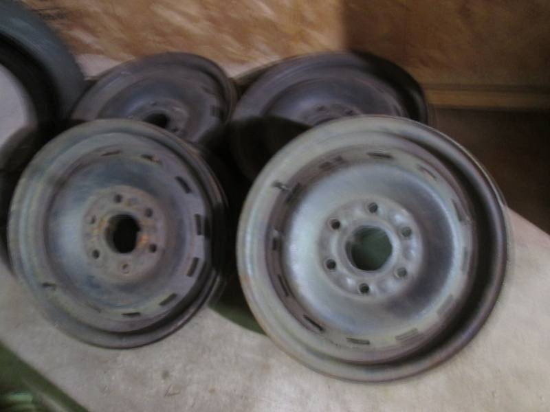 lot 128 image: Set of 4 ChevyGMC 6-Hole Rims (off...