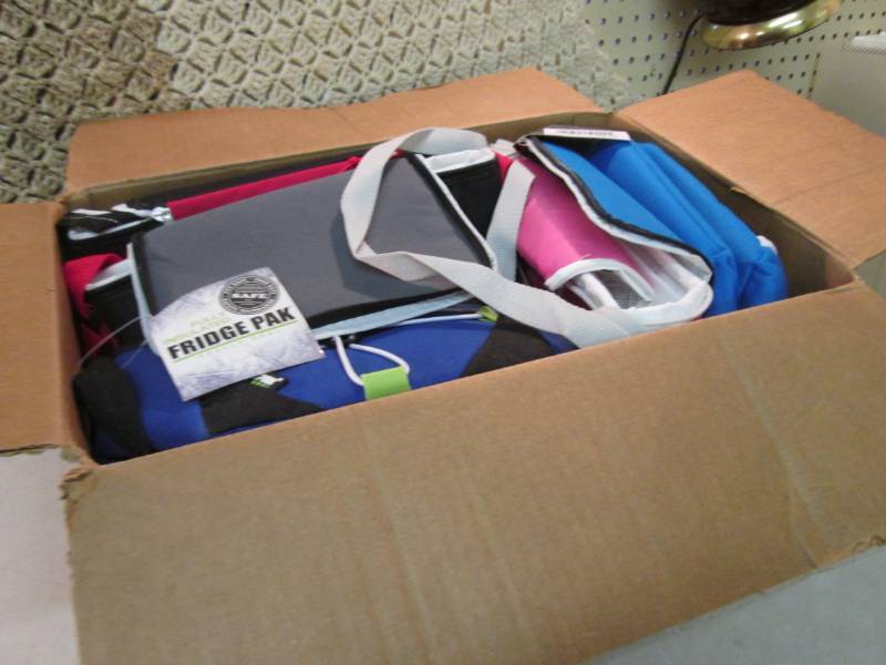 lot 142 image: Box Full of Fridge Pak Insulated Co...