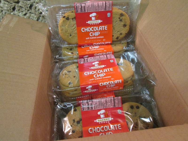 lot 172 image: Case of 12 Packs of Bakery Fresh Ch...