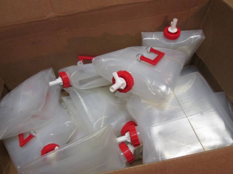 lot 192 image: Lot of 10 Fold-N-Carrier 5 Gallon W...