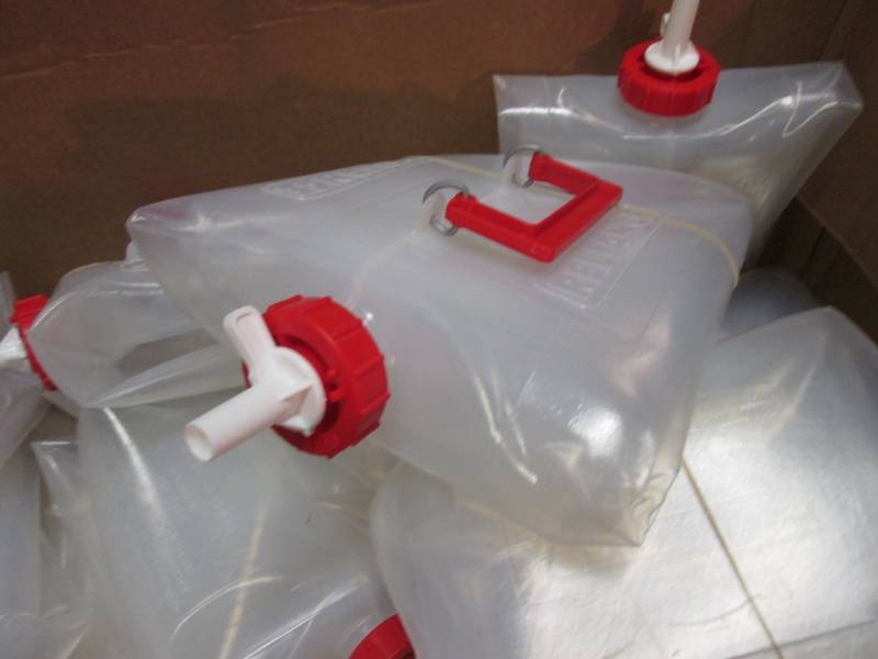 lot 195 image: Lot of 10 Fold-N-Carrier 5 Gallon W...