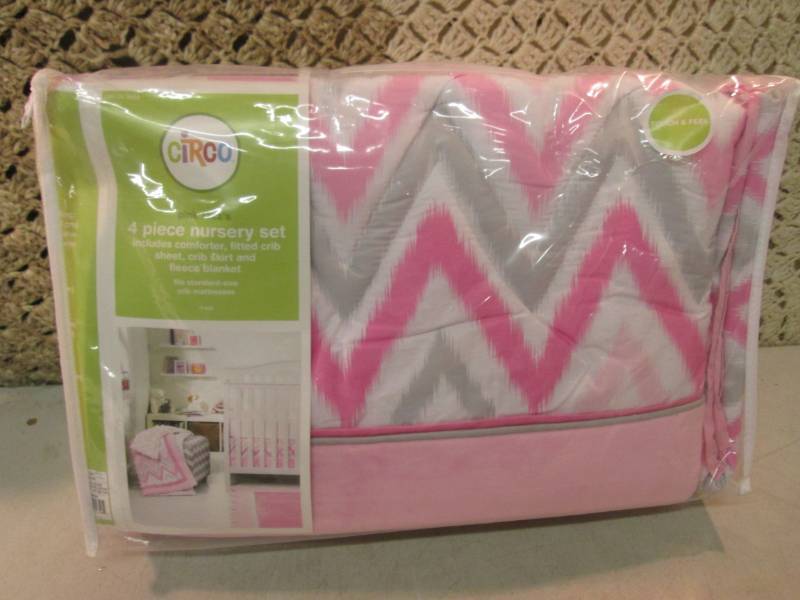 lot 219 image: Circo 4-Piece Nursery Set New in pa...