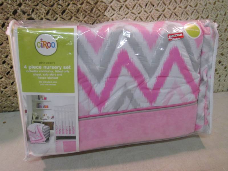 lot 220 image: Circo 4-Piece Nursery Set New in pa...