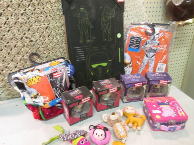 lot 223 image: Lot of Misc Star Wars Etc  BS...