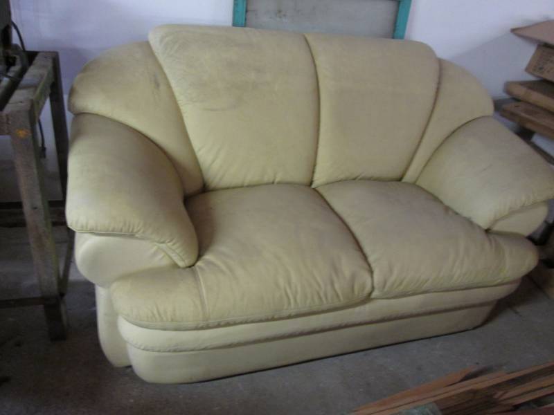 lot 301 image: Pastel love seat