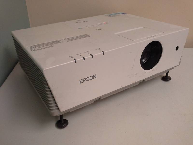 lot 122 image: Epson PowerLite 6110i LCD Projector