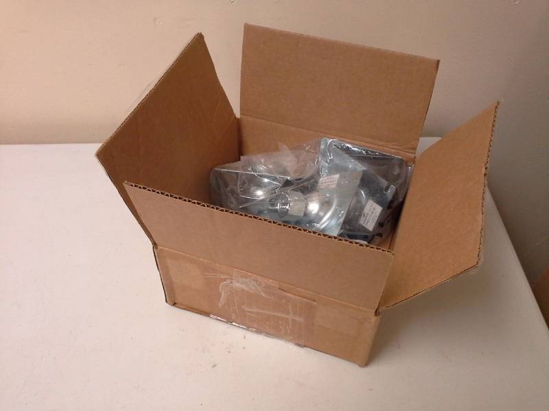 lot 138 image: 4in. Square Swivel Hangar