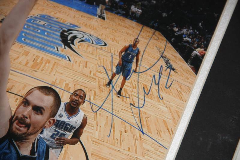 Minnesota Timberwolves Kevin Love Matte Photo Auto JSA COA