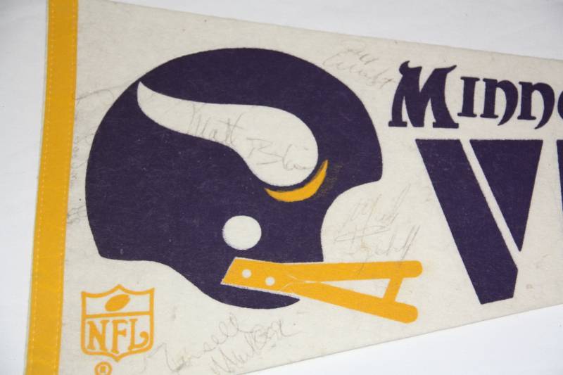 Minnesota Vikings Two Bar Helmet 30x12 Pennant with 5 Auto