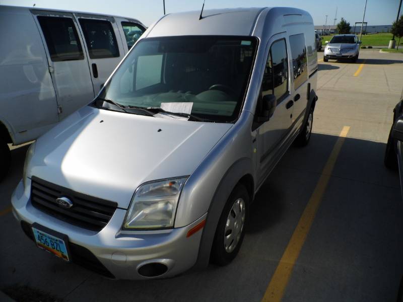 lot 2 image: 2010 Ford Transit Connect XLT Van