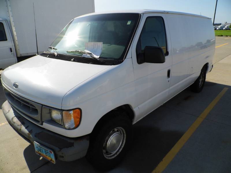 lot 5 image: 2000 Ford Cargo Van Econline E150