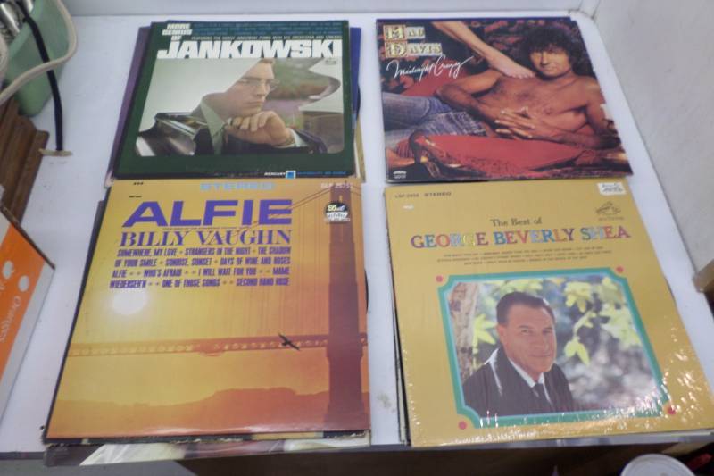 lot 86 image: 25 Easy Listening Vinyl Records