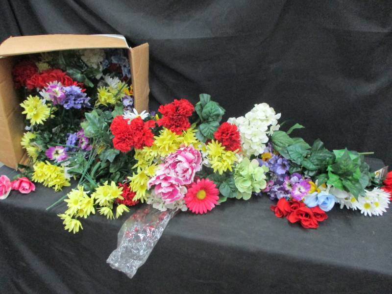 lot 46 image: Box Full of Fake Flowers