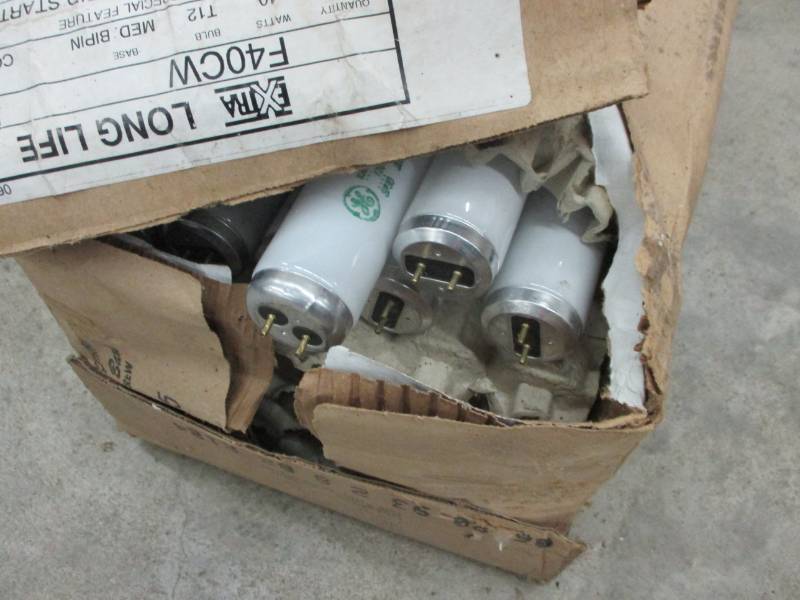lot 50 image: Light Bulbs Box full not tested