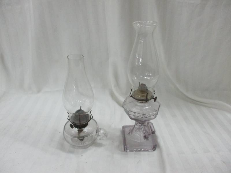 lot 109 image: Lot of 2 Vintage Oil Lamps