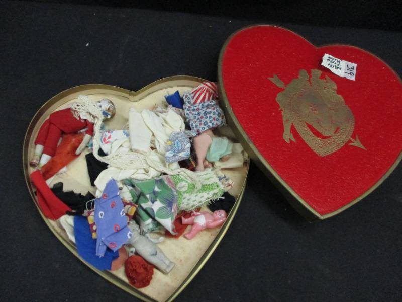 lot 119 image: WWII Era Souveniers brought home from family from Panama, Puerto Rico, France, Italy and Ect