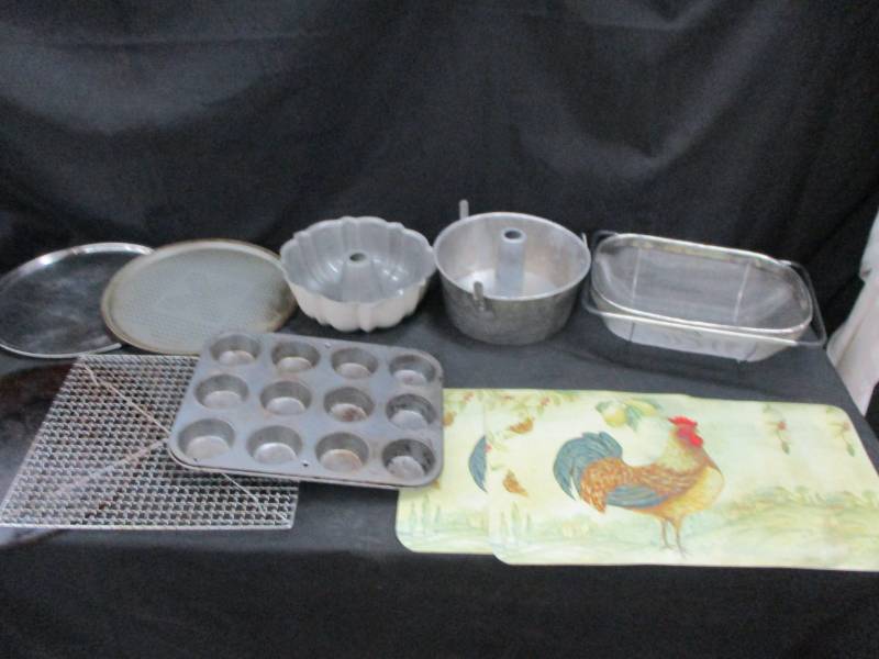 lot 135 image: Pans, Stoneware, Pizza Pans, Chicken place mats and Metal Strainer