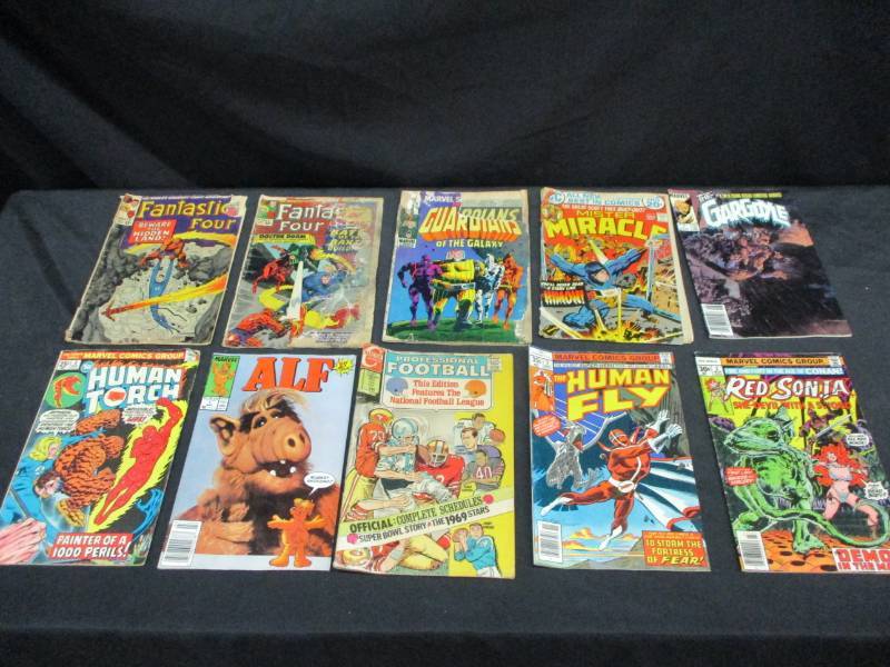 lot 10 image: 8 ct Collectible Comic Books