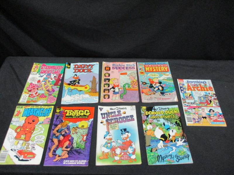 lot 19 image: 8 ct Collectible Comic Books