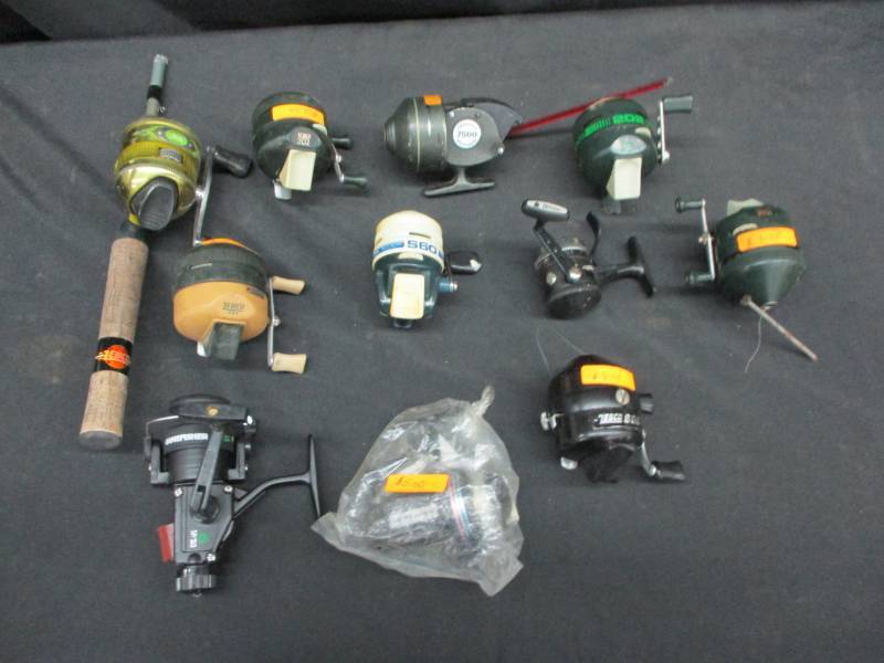 lot 21 image: Box of Fishing Reels