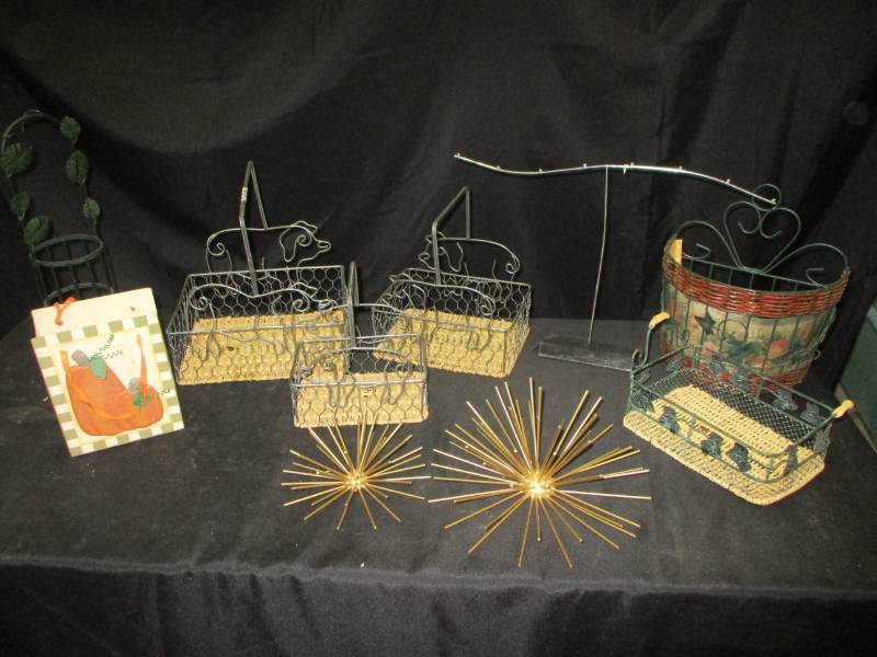 lot 27 image: Metal Baskets and Dcor