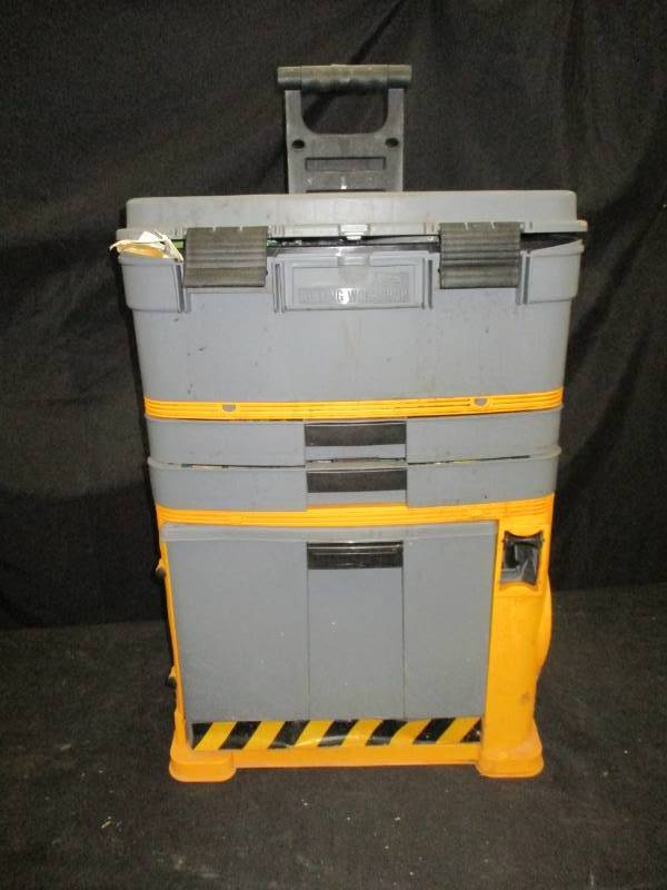 lot 31 image: Rolling Toolbox full of Misc Misc